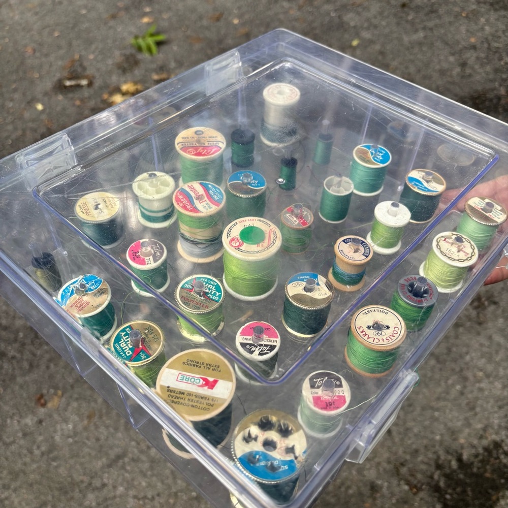 5 Boxes Sewing Thread - Assorted Colors - Picture 2 of 6